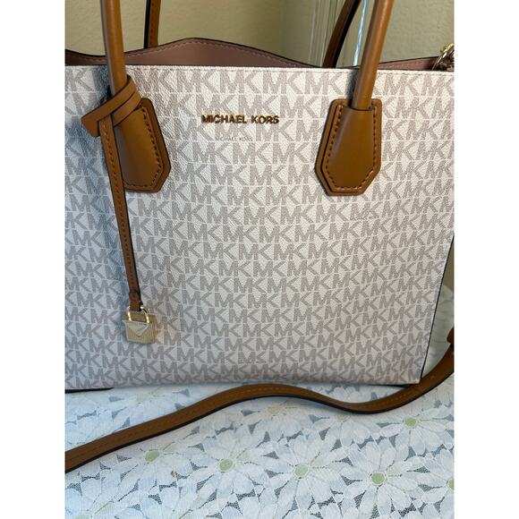 COPY - Michael Kors Shoulder Bag Beige Tan Gold Hardware - Picture 2 of 11